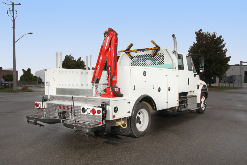 truck with Maxilift crane