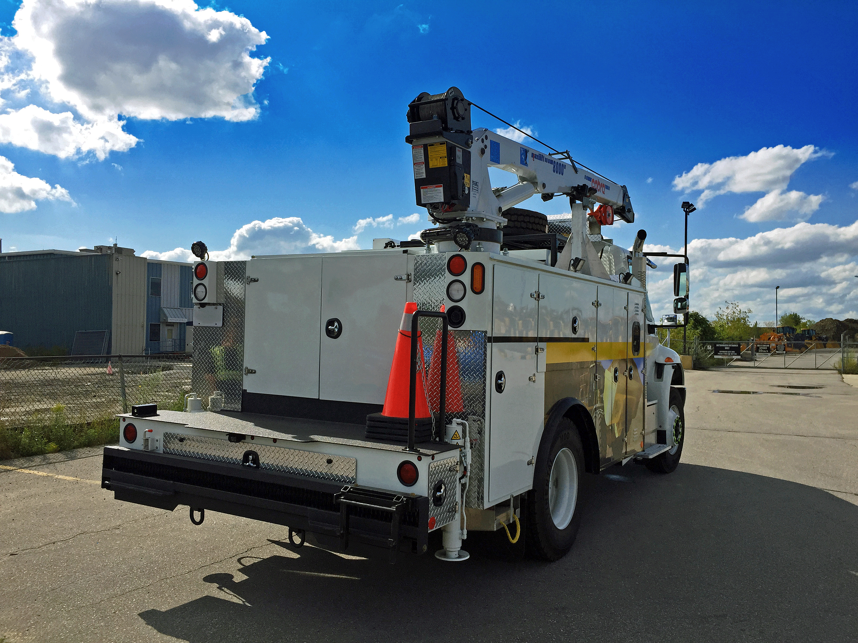 white truck with crane