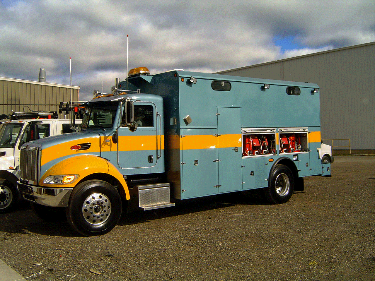 front and left side view of a cyan and yellow truck